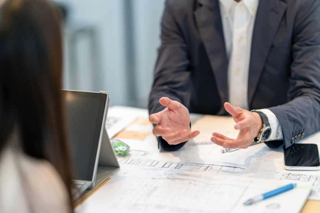 営業の業務委託を行うメリット・デメリット