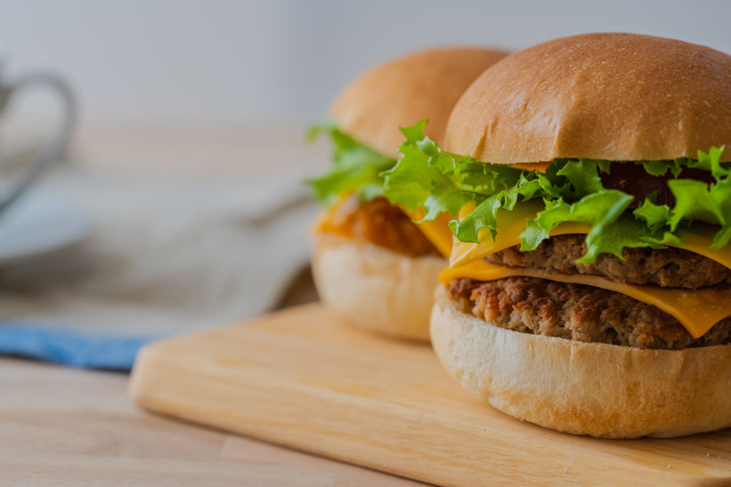 フレッシュネスバーガーと他のハンバーガーチェーン店アルバイトとの比較