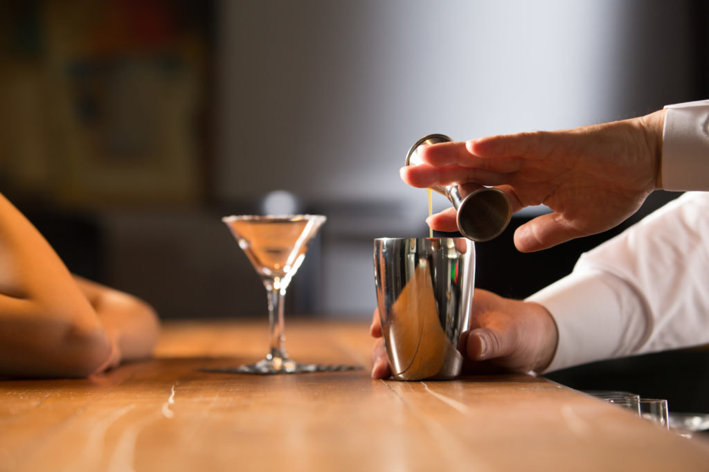 バーテンダーのアルバイトの仕事内容