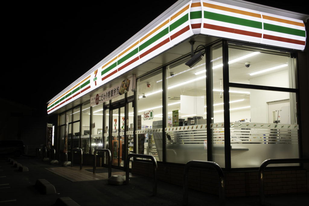 セブンイレブンの高校生スタッフと通常スタッフとの違い