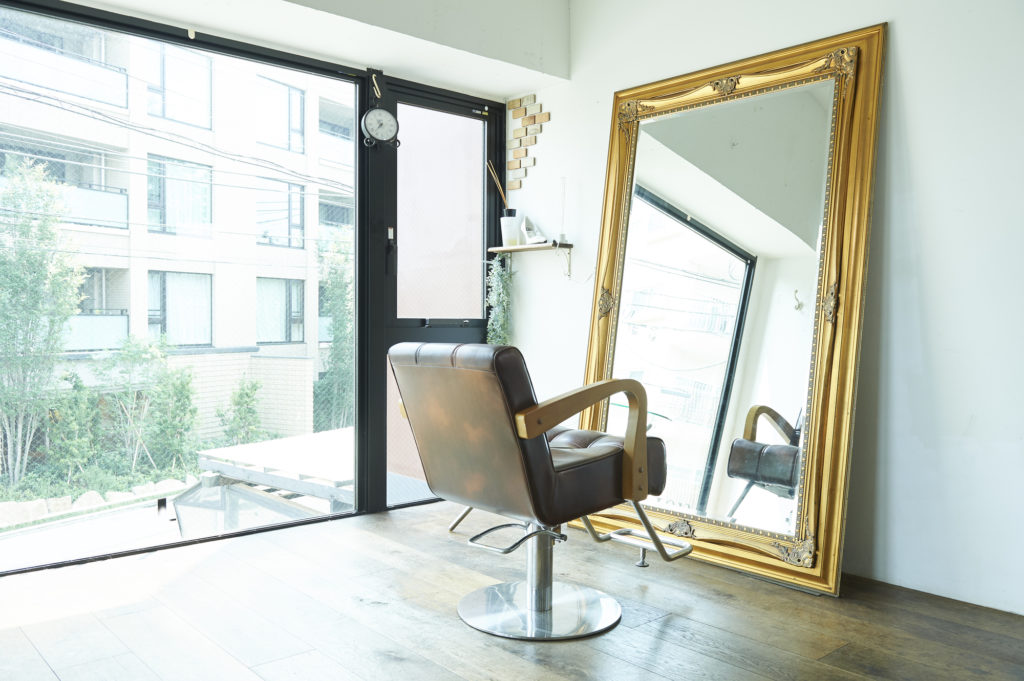 アース（HAIR & MAKE EARTH）のバイトの仕事内容