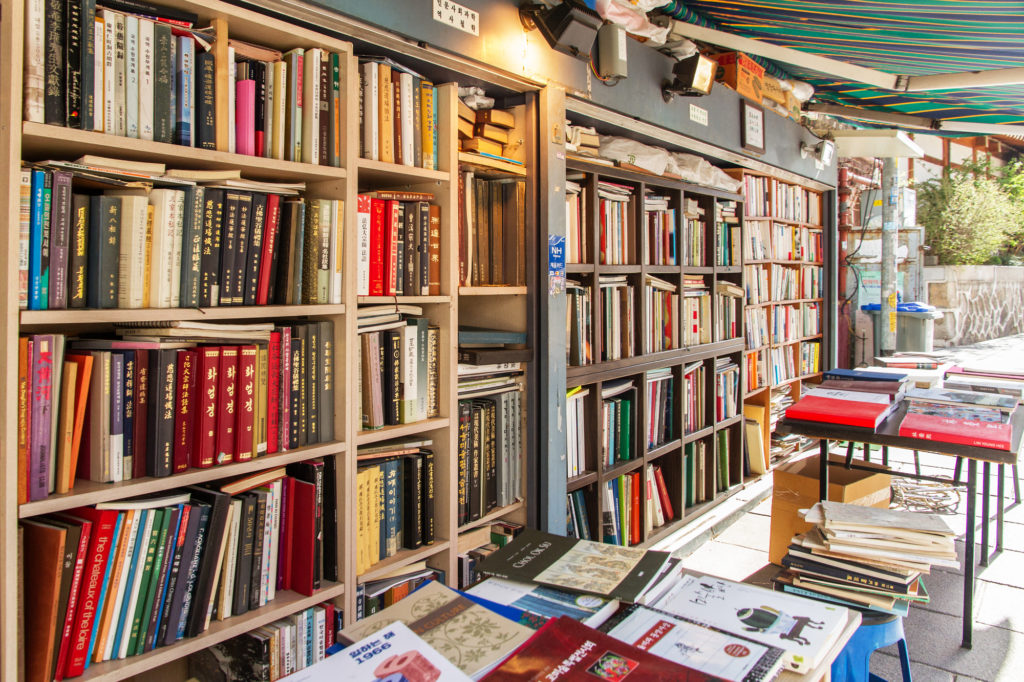 古本市場と他のリサイクルショップのバイトの比較