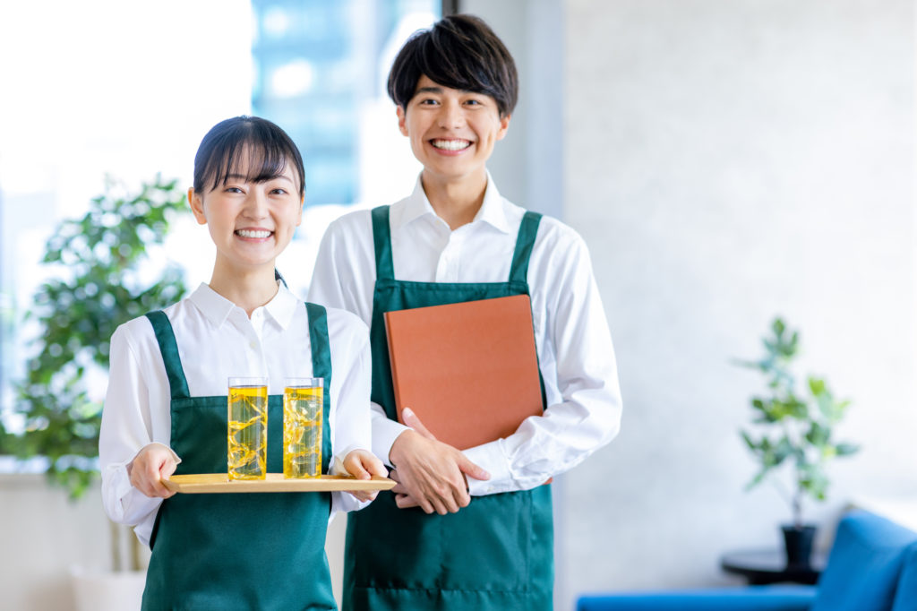 ホリーズカフェと他のカフェのバイトの比較