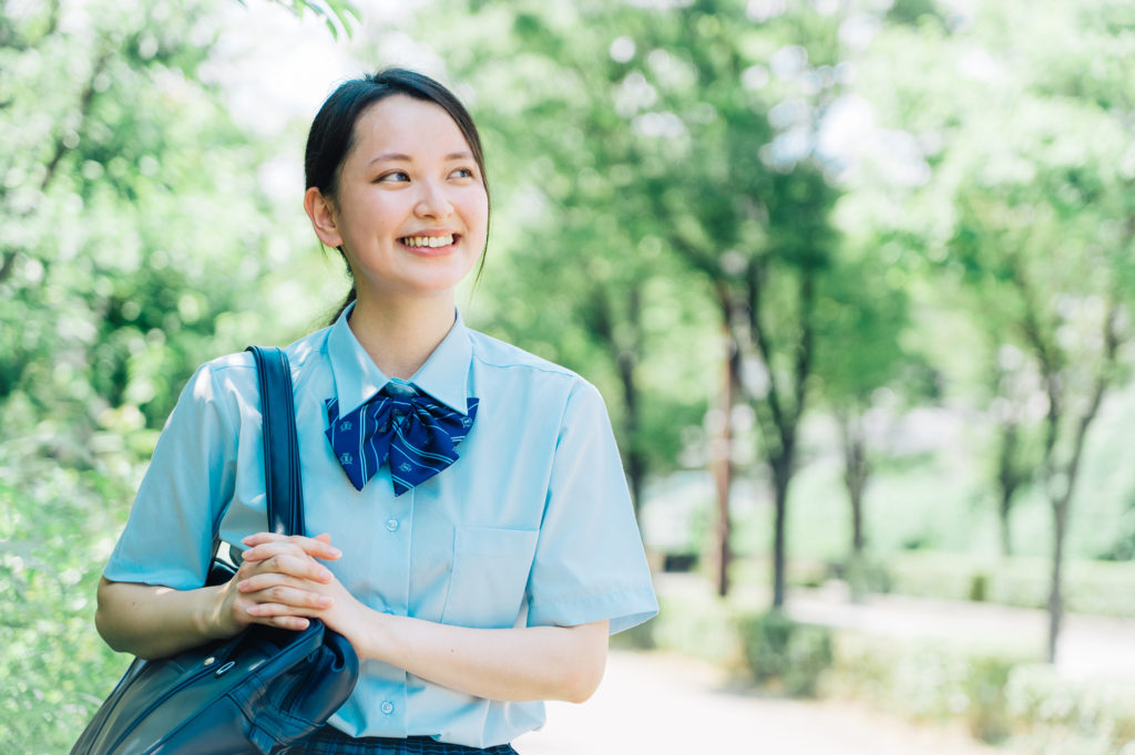 夏休みに短期バイトをするメリットと注意点
