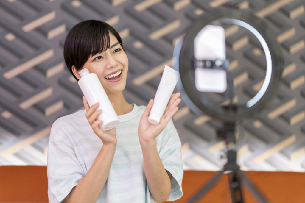 おさらい：スマホで稼げる「ライバー」とは？